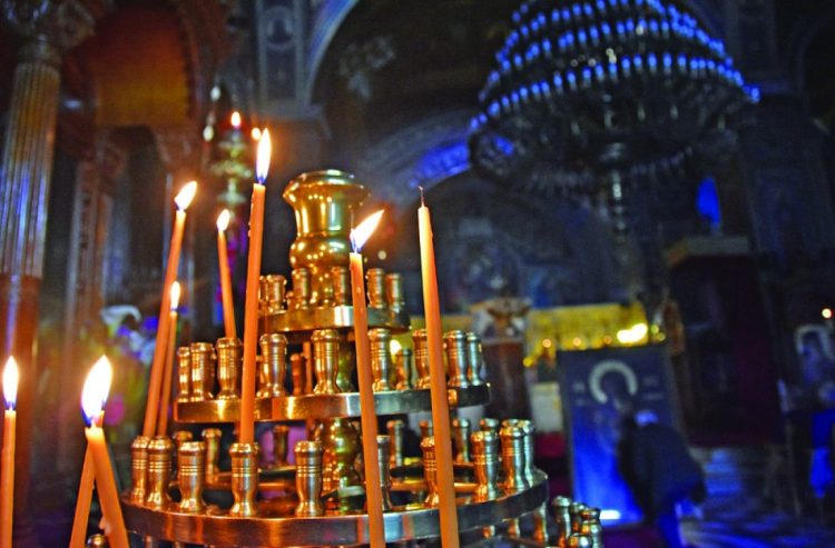 Ιερόσυλοί έκλεψαν μανουάλια από εκκλησία της Καρδίτσας