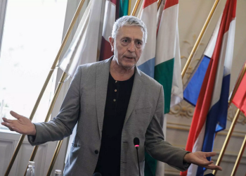 Ο Στέλιος Κούλογλου αποχώρησε από την ευρωομάδα του ΣΥΡΙΖΑ – Πυρά κατά του Στέφανου Κασσελάκη