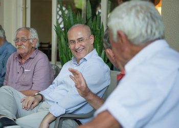 Η αγκαλιά του κόσμου στον  Σωτήρη Κουλοκτσή