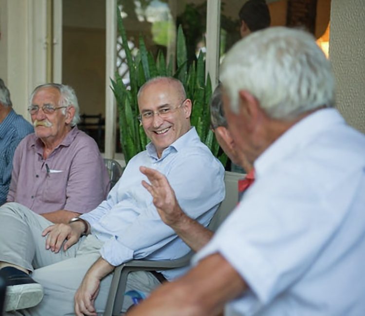 Η αγκαλιά του κόσμου στον  Σωτήρη Κουλοκτσή