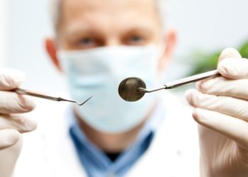 Σύλληψη οδοντίατρου για λειτουργία ιατρείου χωρίς άδεια