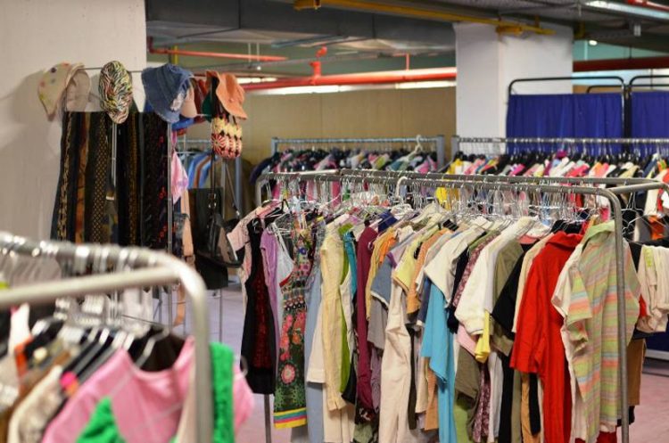 Eίδη ένδυσης και λευκά είδη για τους δημότες Παλαμά