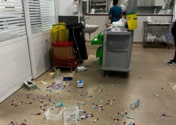 Μπήκε σε νοσοκομείο και τα έκανε «λαμπόγυαλο»