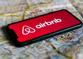 Airbnb: Πώς το φορολογικό νομοσχέδιο επηρεάζει τους μικρούς και μεγάλους ιδιοκτήτες ακινήτων