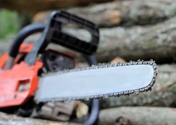 Φρικτό ατύχημα στη Λάρισα: Άντρας τραυματίστηκε στο λαιμό με αλυσοπρίονο!