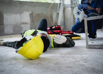 Εργατικό ατύχημα σε εργοστάσιο στη Λάρισα – Του “έπιασε” τον βραχίονα το μηχάνημα