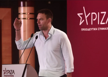 Η πολιτική πουμαρό, τα τοπικά νομίσματα, ο Μπέπε Γκρίλο και τα γιουχαΐσματα στην ομιλία Κασσελάκη – Σε 4 βίντεο