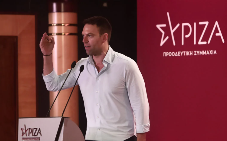 Η πολιτική πουμαρό, τα τοπικά νομίσματα, ο Μπέπε Γκρίλο και τα γιουχαΐσματα στην ομιλία Κασσελάκη – Σε 4 βίντεο