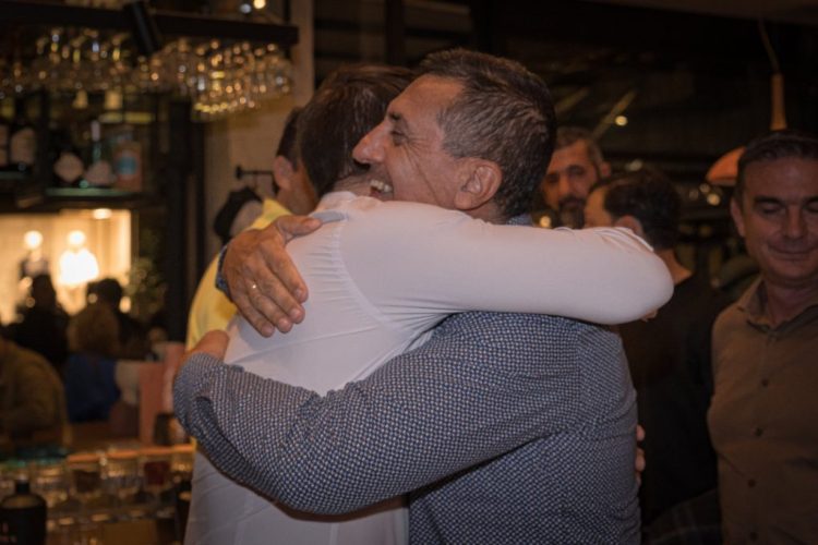 Η μεγάλη αγκαλιά που δείχνει πολλά..!!!