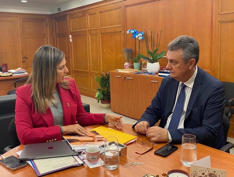 Tην επέκταση της στεγαστικής αρωγής ζήτησε ο Κωτσός από την Ζαχαράκη