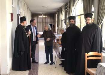Επίσκεψη Τσιάκου στο Γηροκομείο της Μητροπόλεως