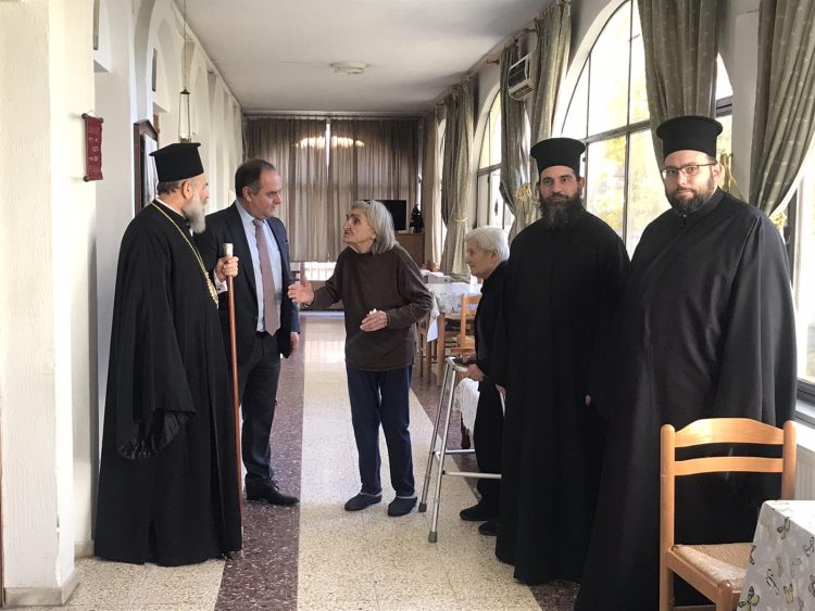 Επίσκεψη Τσιάκου στο Γηροκομείο της Μητροπόλεως