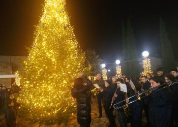 Την Δευτέρα το «άναμμα» του Χριστουγεννιάτικου δένδρου στο Μουζάκι
