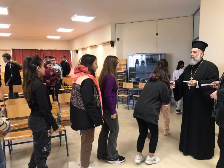Το 1ο Γυμνάσιο Φαρσάλων επισκέφτηκε ο Μητροπολίτης Θεσσαλιώτιδος