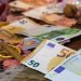 Έρχεται η σούπερ φορολοταρία πριν από τα Χριστούγεννα – Ποιοι θα λάβουν χρηματικό έπαθλο 100.000 ευρώ