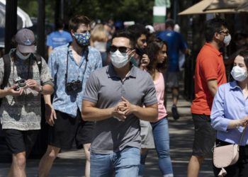 Το εκρηκτικό κοκτέιλ κορονοϊού και γρίπης έφερε αυστηρές συστάσεις πριν από το ρεβεγιόν Πρωτοχρονιάς – Πιέζονται τα νοσοκομεία