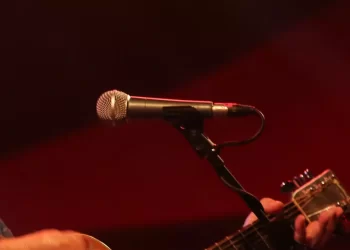 Έπαιζαν ζωντανή μουσική χωρίς άδεια