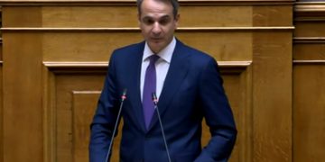 Μητσοτάκης από Βουλή: Από τις αρχές του έτους αυξάνεται κατά 20% η αποζημίωση των εφημεριών στο ΕΣΥ