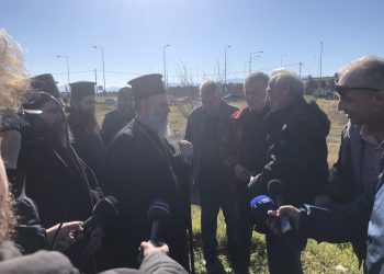 Στο «μπλόκο» των αγροτών ο Θεσσαλιώτιδος Τιμόθεος