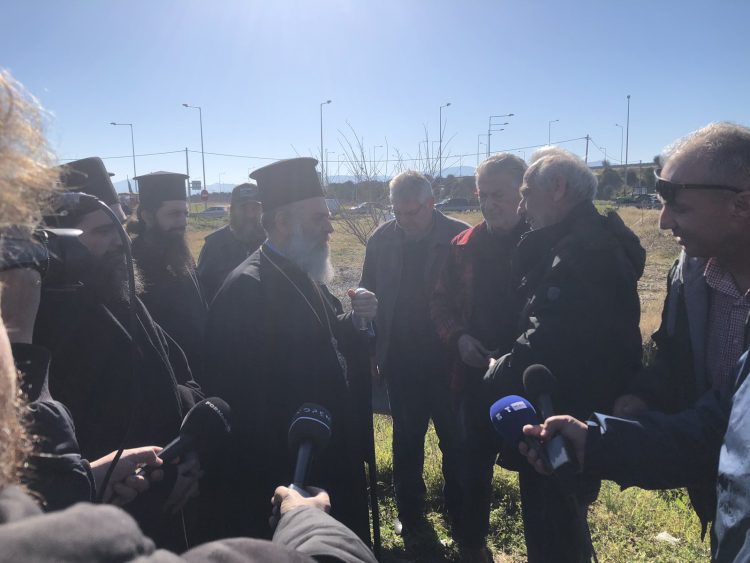 Στο «μπλόκο» των αγροτών ο Θεσσαλιώτιδος Τιμόθεος