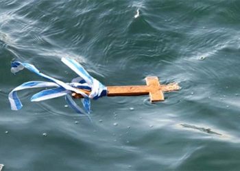 Στις 11.30 η κατάδυση του Τιμίου Σταυρού στην Πλαζ Πεζούλας