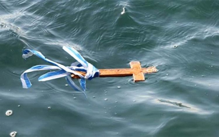 Στις 11.30 η κατάδυση του Τιμίου Σταυρού στην Πλαζ Πεζούλας