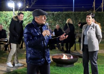 Mε τους υπαλλήλους της Περιφέρειας συναντήθηκε το βράδυ των Θεοφανίων ο Κουρέτας