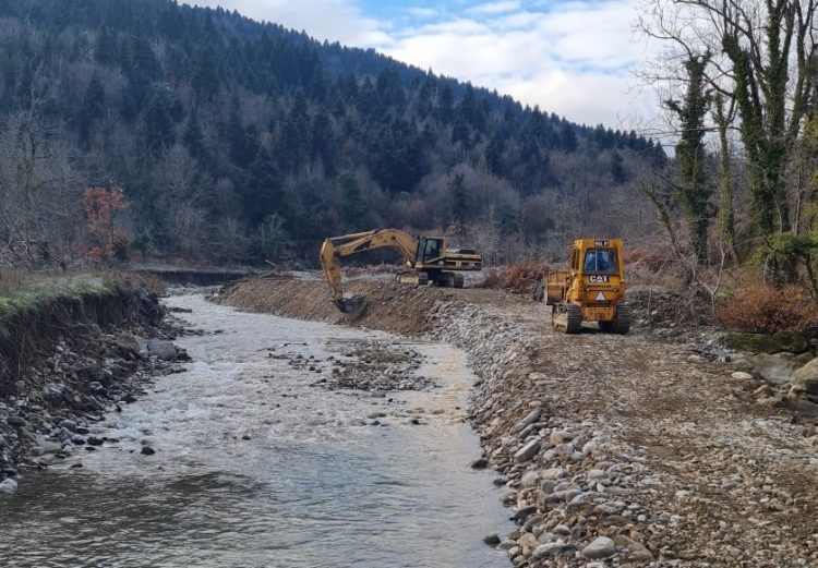 Η Περιφέρεια Θεσσαλίας για την περιβαλλοντική αδειοδότηση καθαρισμού χειμάρρων