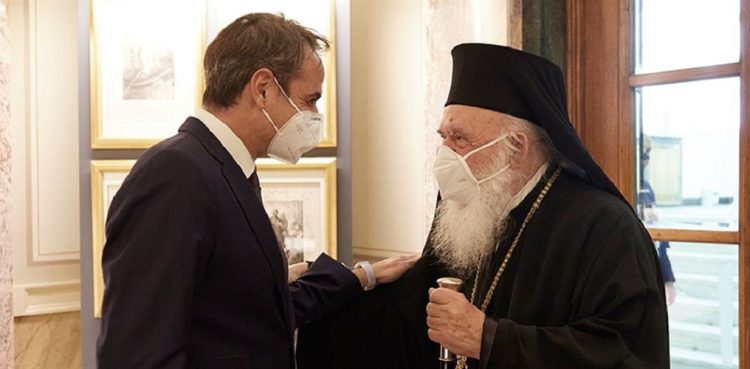 Γάμος ομόφυλων ζευγαριών: Αποφασισμένη η κυβέρνηση, ανάστατη η Εκκλησία – Κρίσιμες συνεδριάσεις την Τρίτη