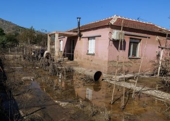 Βλοχός: Βαριές καταγγελίες για αρπαγή περιουσιών με το σχέδιο μετεγκατάστασης του χωριού