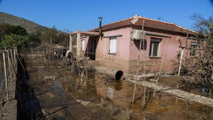 Βλοχός: Βαριές καταγγελίες για αρπαγή περιουσιών με το σχέδιο μετεγκατάστασης του χωριού