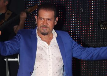 Πέθανε ο Χάρης Κωστόπουλος – Θρήνος για τον γνωστό τραγουδιστή