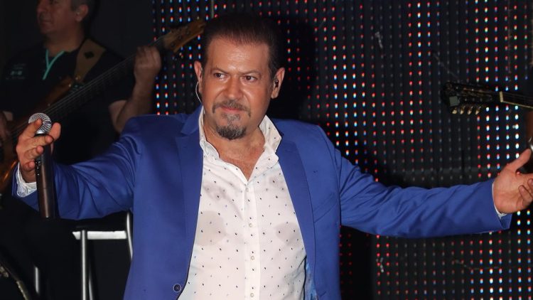 Πέθανε ο Χάρης Κωστόπουλος – Θρήνος για τον γνωστό τραγουδιστή