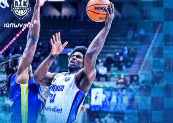 Δυναμώνει τη ρακέτα με Άααρον Τζόουνς