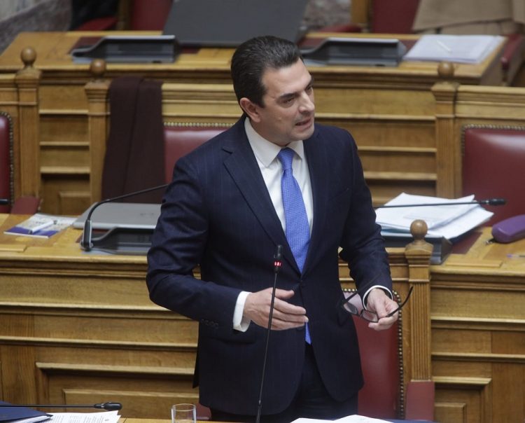 Υπερψηφίστηκαν από τη Βουλή τα νέα μέτρα Σκρέκα για την αντιμετώπιση της ακρίβειας