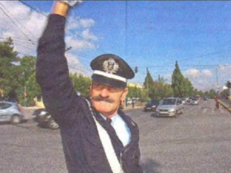 Πέθανε ο θρυλικός τροχονόμος Νίκος Κωτσάκης