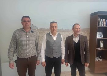 Μικρά κολυμβητήρια – προπονητήρια σε Παλαμά και Ελασσόνα