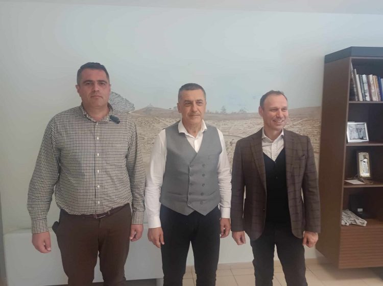 Μικρά κολυμβητήρια – προπονητήρια σε Παλαμά και Ελασσόνα