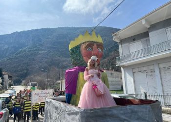 ΠΛΗΘΟΣ ΚΟΣΜΟΥ ΚΑΙ ΞΕΦΑΝΤΩΜΑ ΣΤΟ 2Ο ΜΟΥΖΑΚΙΩΤΙΚΟ ΚΑΡΝΑΒΑΛΙ