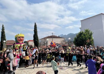 ΠΛΗΘΟΣ ΚΟΣΜΟΥ ΚΑΙ ΞΕΦΑΝΤΩΜΑ ΣΤΟ 2Ο ΜΟΥΖΑΚΙΩΤΙΚΟ ΚΑΡΝΑΒΑΛΙ
