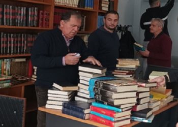 ΣΗΜΑΝΤΙΚΗ ΔΩΡΕΑ ΒΙΒΛΙΟΘΗΚΗΣ ΣΤΟ ΔΗΜΟ ΛΙΜΝΗΣ ΠΛΑΣΤΗΡΑ