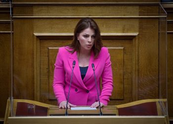 Οικογένειες θυμάτων στα Τέμπη ζητούν να μην εμφανιστεί η Κατερίνα Παπακώστα στην παρέλαση στα Τρίκαλα