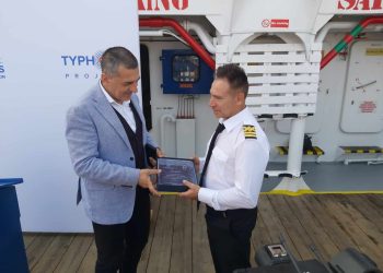 Η Περιφέρεια Θεσσαλίας τίμησε την ομάδα του  «Τυφώνα» που καθάρισε τις ακτές της Μαγνησίας