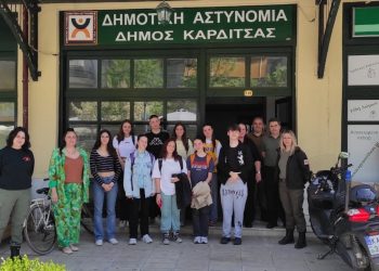 Επίσκεψη μαθητών του 4ου Λυκείου στη Δημοτική Αστυνομία του Δήμου Καρδίτσας