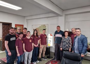 Συνάντηση Τέλιου  με τη σχολική ομάδα του 1ου ΕΠΑΛ Σοφάδων που κατέκτησε το 1ο βραβείο στον Πανελλήνιο Διαγωνισμό Ρομποτικής