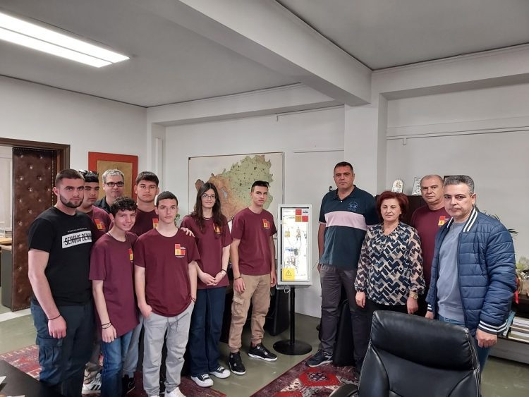 Συνάντηση Τέλιου με τη σχολική ομάδα του 1ου ΕΠΑΛ Σοφάδων που κατέκτησε το 1ο βραβείο στον Πανελλήνιο Διαγωνισμό Ρομποτικής