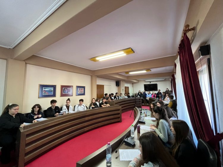 Με επιτυχία πραγματοποιήθηκε η πρώτη συμμετοχή μαθητών/τριων σχολικών μονάδων ευθύνης Δ.Δ.Ε. Καρδίτσας σε συνεδρίαση του Δήμου Μουζακίου