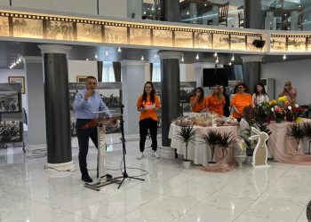 Στο μπαζάρ της οργάνωσης «Κανείς Μόνος» ο Δ. Κουρέτας