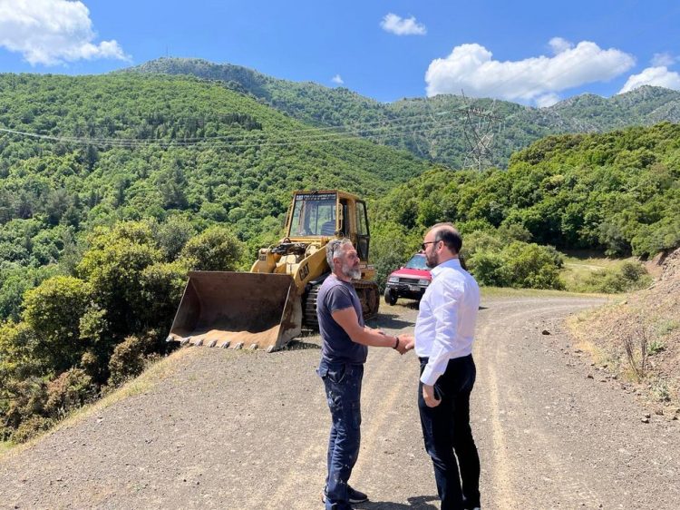 Σε εξέλιξη οι εργασίες καθαρισμού των δασικών δρόμων στο Δήμο Μουζακίου