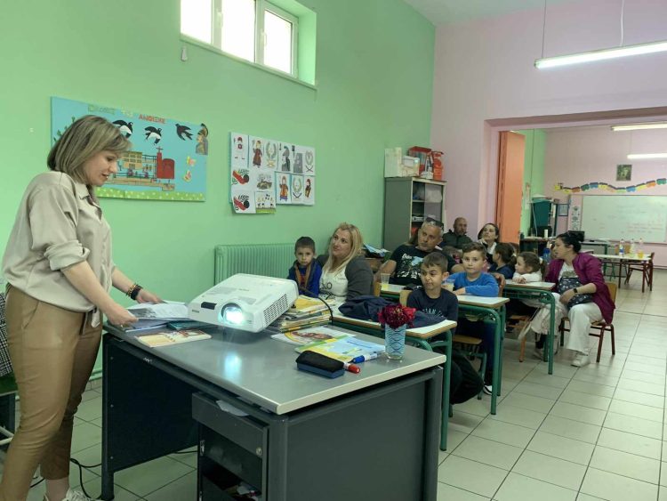 Εθισμός στο διαδίκτυο, η νέα νόσος των παιδιών : ο ρόλος της οικογένειας